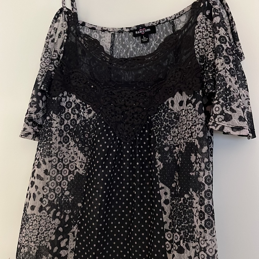 Ransom Black and Gray Women's Top - Picture 5 of 5